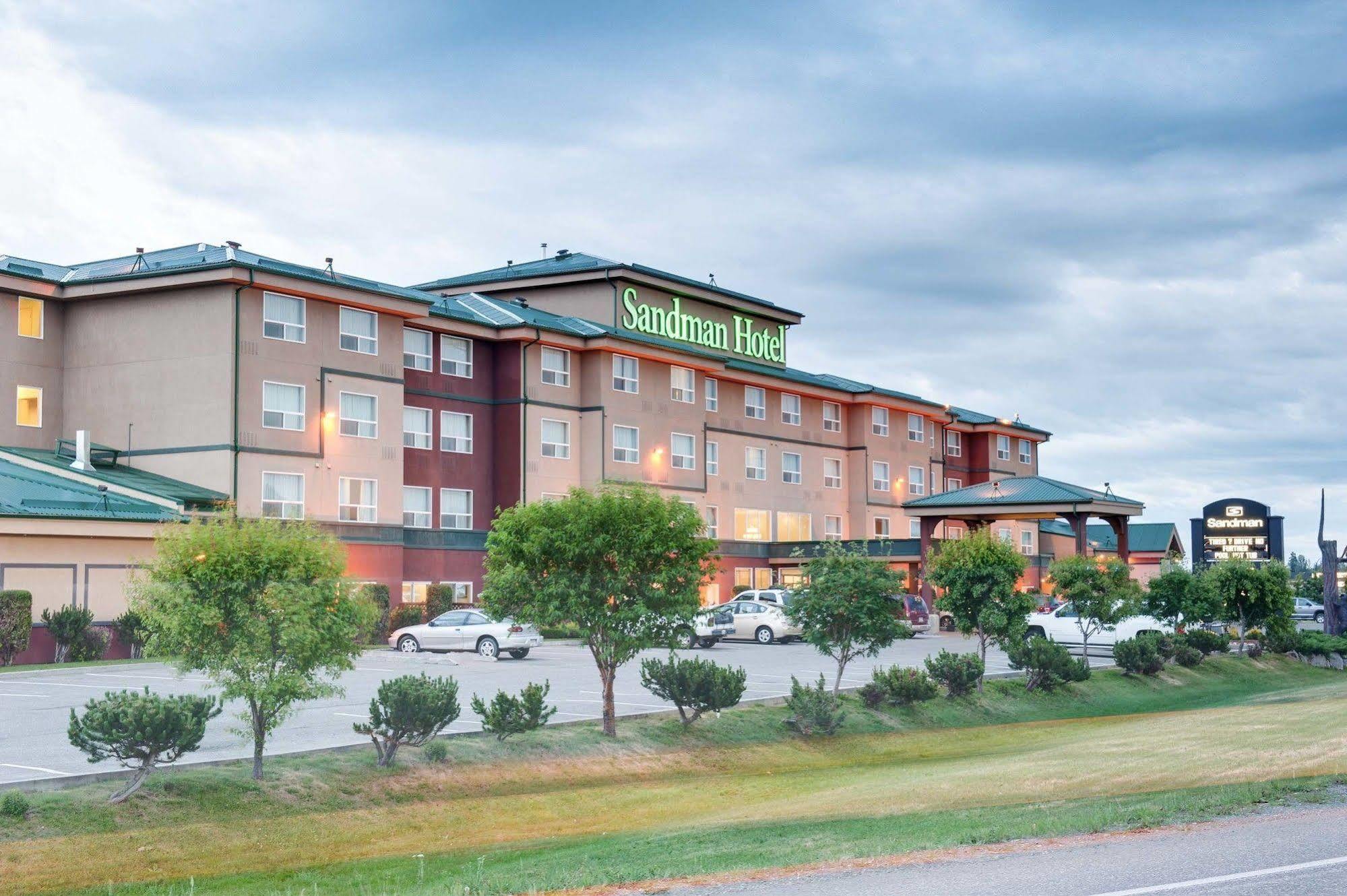 Sandman Hotel Quesnel Exterior foto